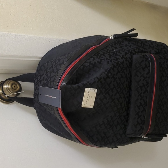 🤩New with tags authentic Tommy Hilfiger backpack - Picture 2 of 9